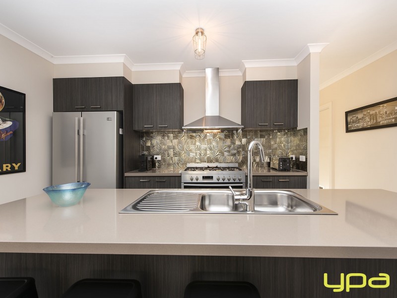 13 Burrawang Close, Brookfield VIC 3338