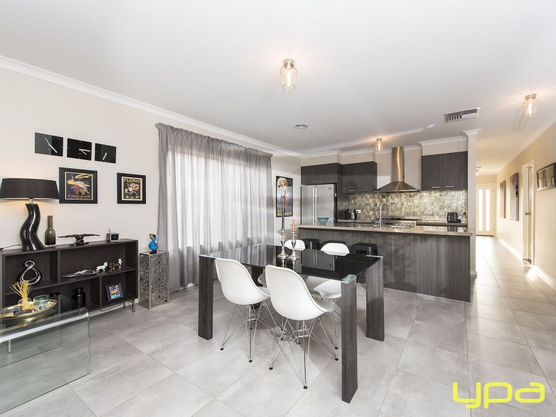 13 Burrawang Close, Brookfield VIC 3338