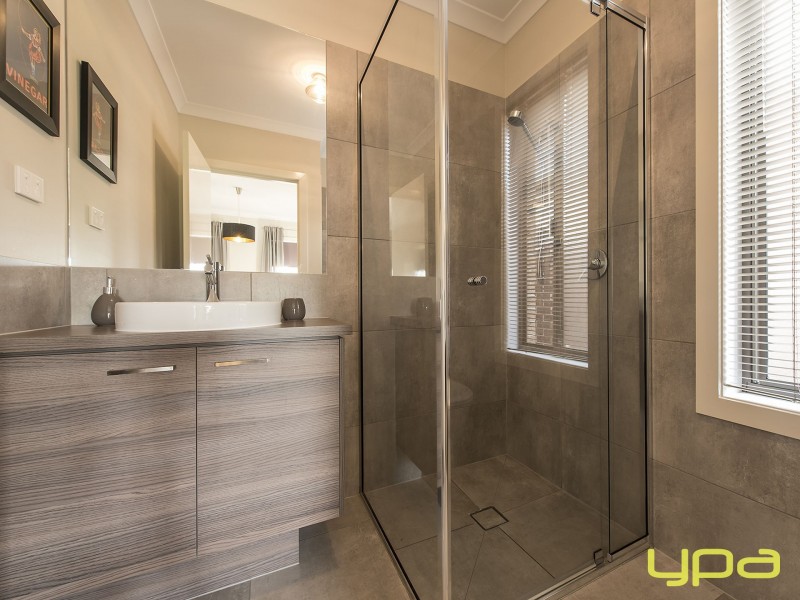 13 Burrawang Close, Brookfield VIC 3338