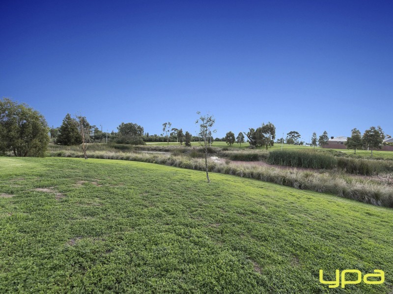 13 Burrawang Close, Brookfield VIC 3338