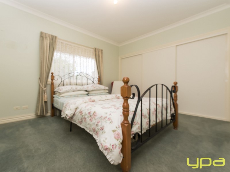 1 Stirling Terrace, Melton West VIC 3337