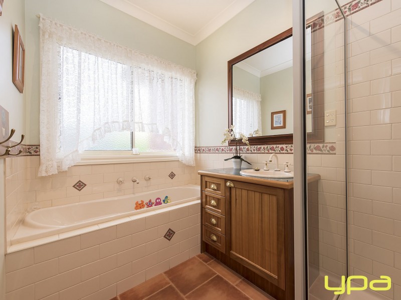 1 Stirling Terrace, Melton West VIC 3337