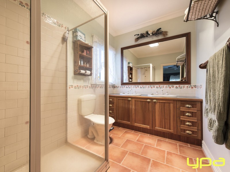 1 Stirling Terrace, Melton West VIC 3337