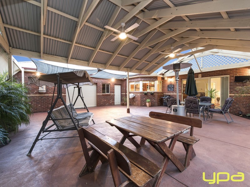 1 Stirling Terrace, Melton West VIC 3337