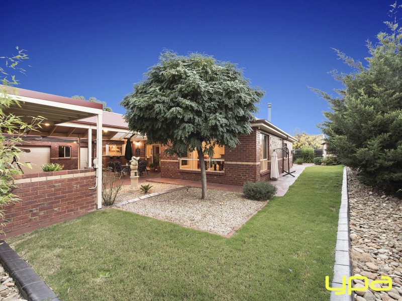 1 Stirling Terrace, Melton West VIC 3337