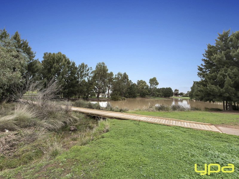 1 Stirling Terrace, Melton West VIC 3337