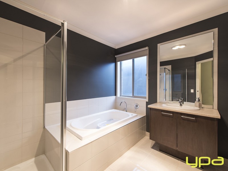 4 Portman Avenue, Melton West VIC 3337