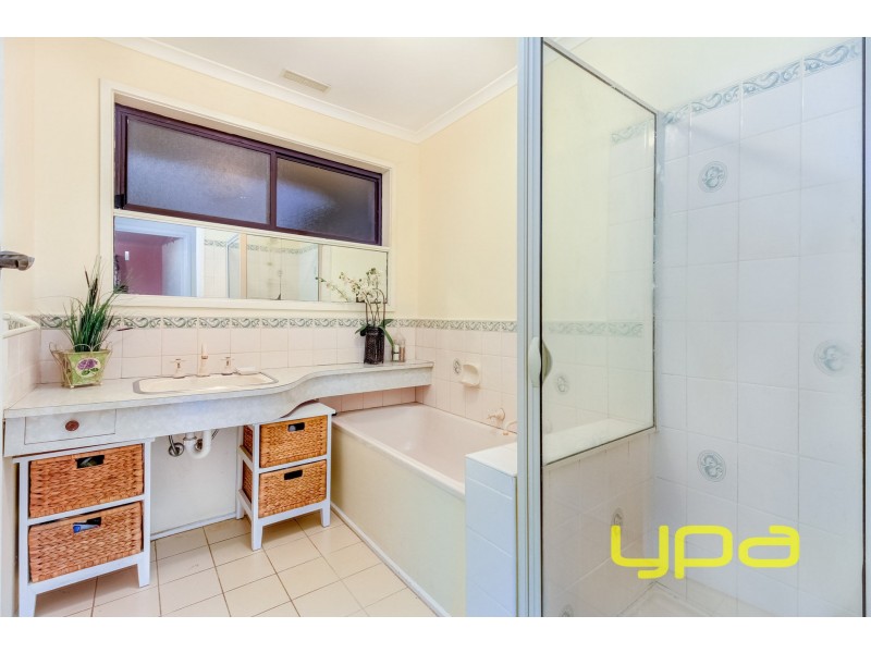 11 Wentworth Road, Melton South VIC 3338