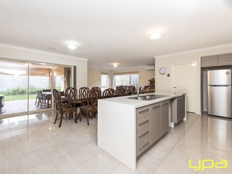 14 Arnolds Creek Boulevard, Melton West VIC 3337