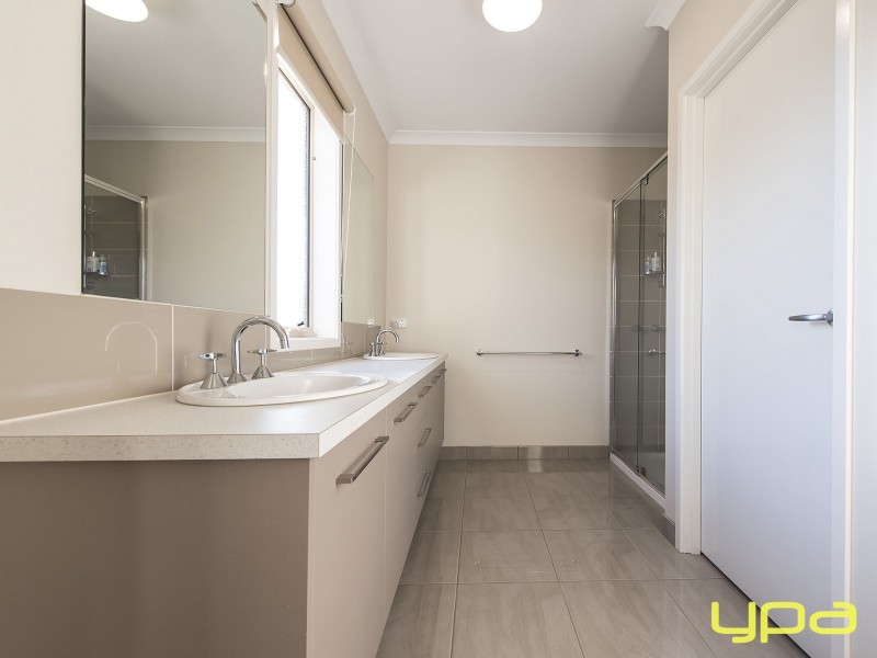 14 Arnolds Creek Boulevard, Melton West VIC 3337