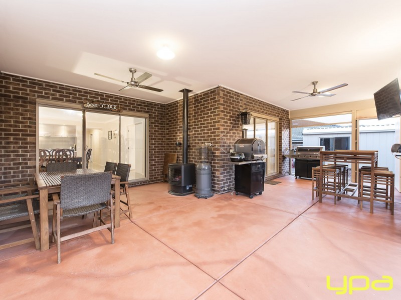 14 Arnolds Creek Boulevard, Melton West VIC 3337