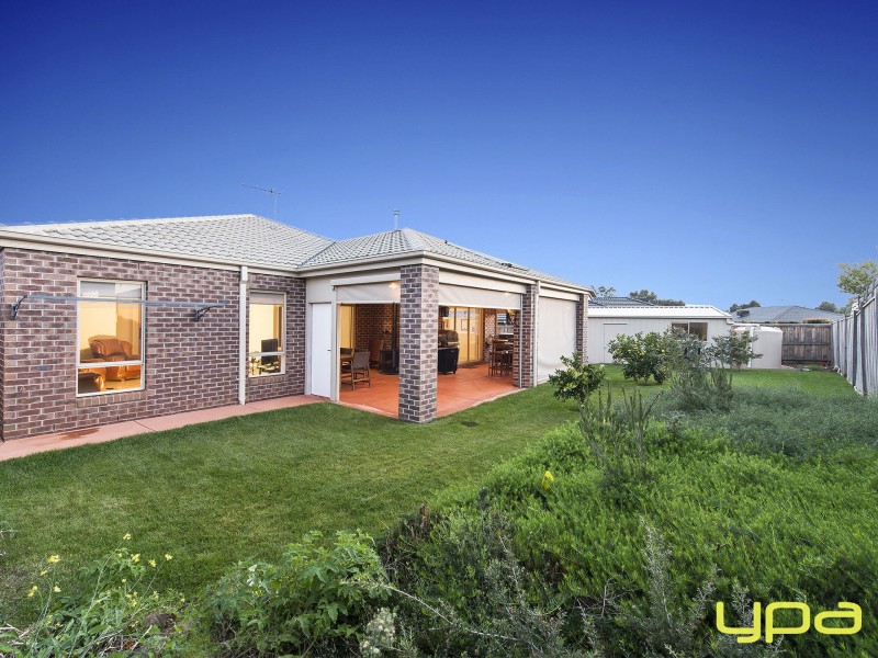 14 Arnolds Creek Boulevard, Melton West VIC 3337