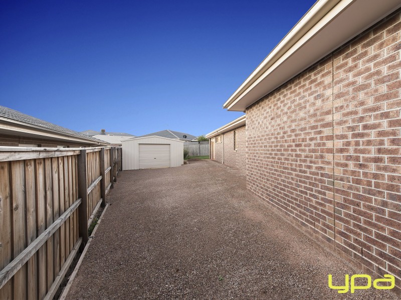 14 Arnolds Creek Boulevard, Melton West VIC 3337