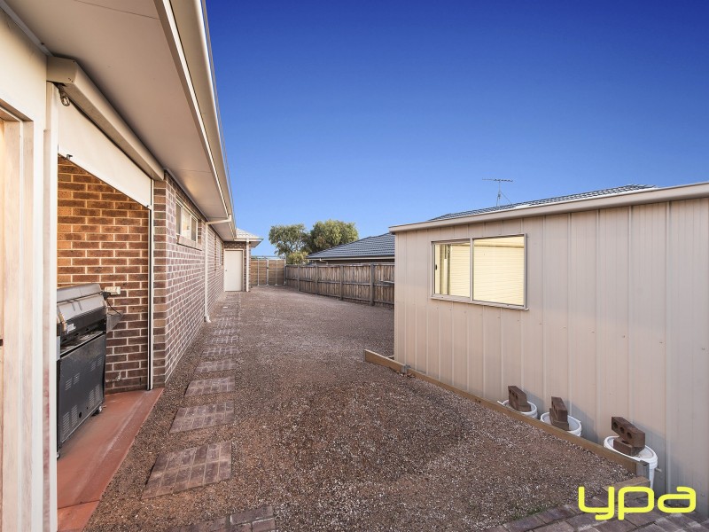 14 Arnolds Creek Boulevard, Melton West VIC 3337