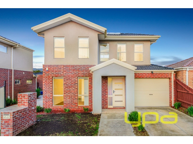 2/17 Maree Court, Kurunjang VIC 3337