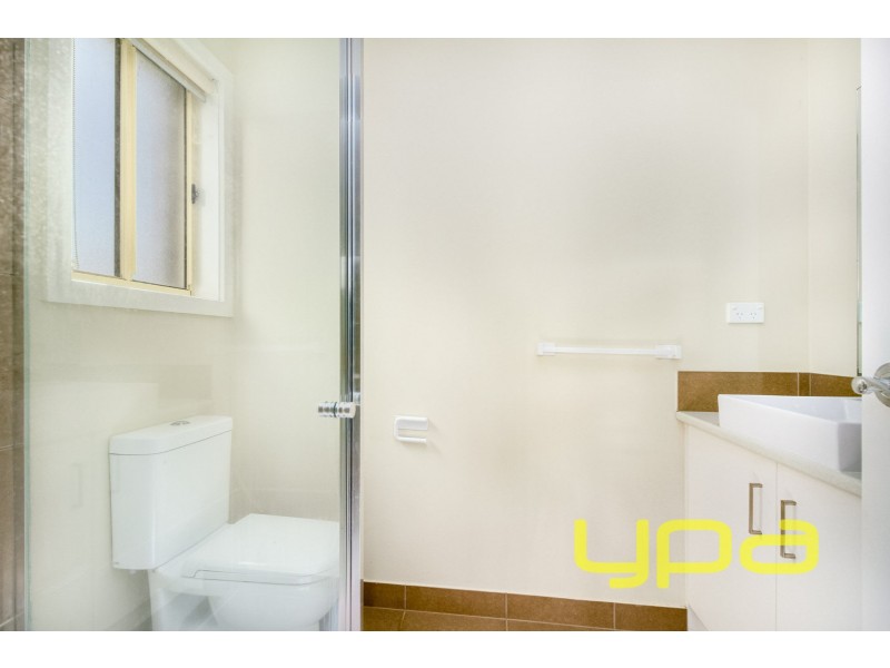 2/17 Maree Court, Kurunjang VIC 3337