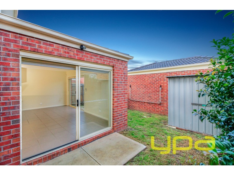 2/17 Maree Court, Kurunjang VIC 3337