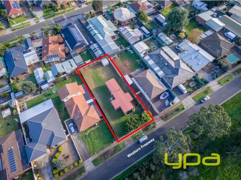 2013 Western Highway, Rockbank VIC 3335