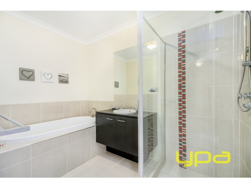 4 Connolly Drive, Melton West VIC 3337