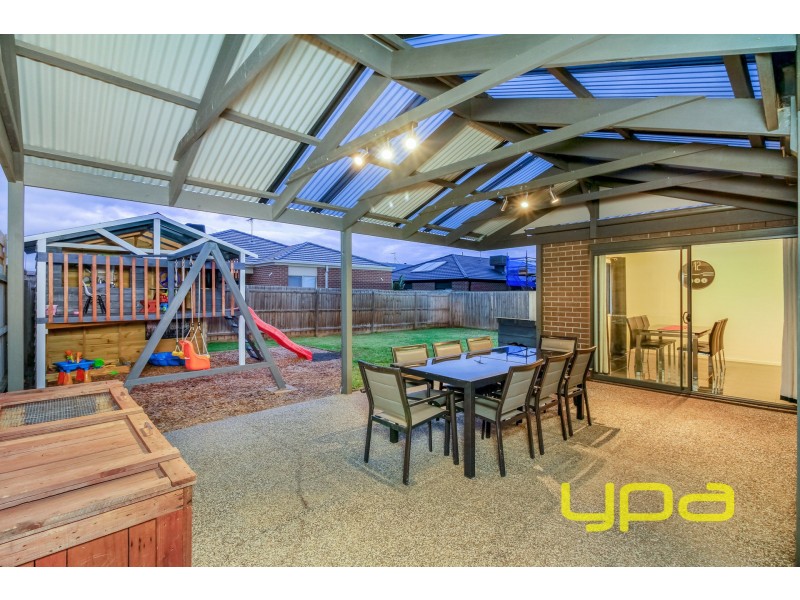 4 Connolly Drive, Melton West VIC 3337