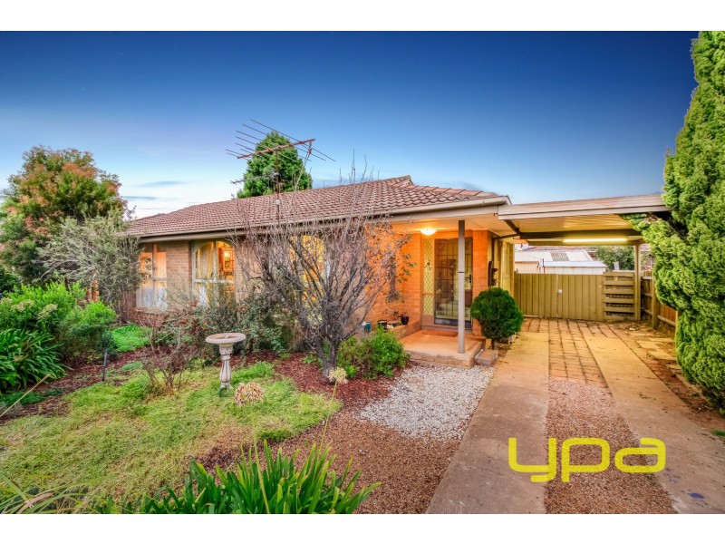 5 Peter Place, Melton West VIC 3337