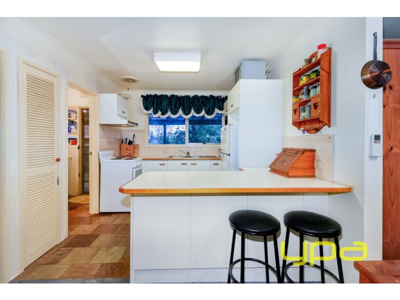 5 Peter Place, Melton West VIC 3337