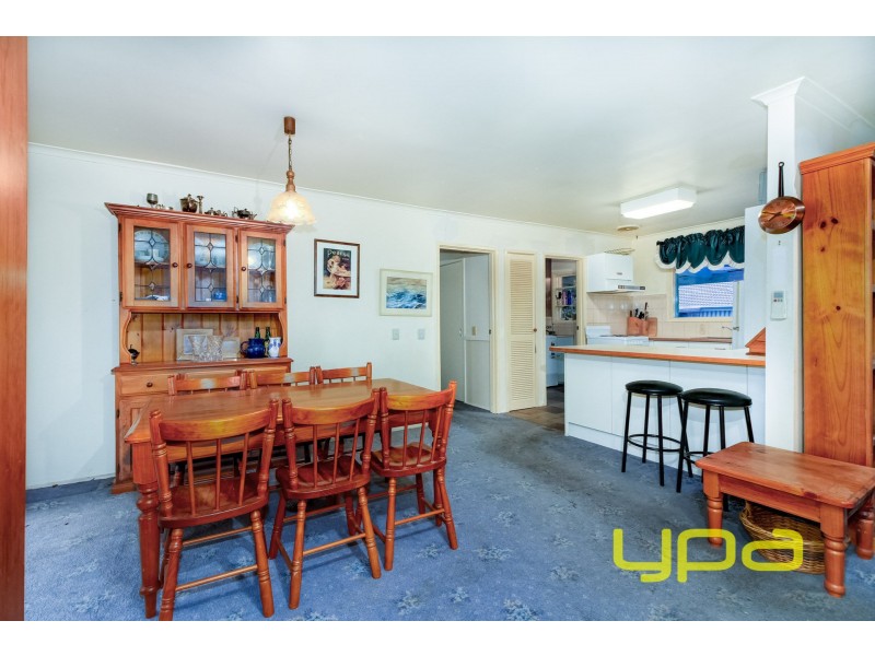 5 Peter Place, Melton West VIC 3337