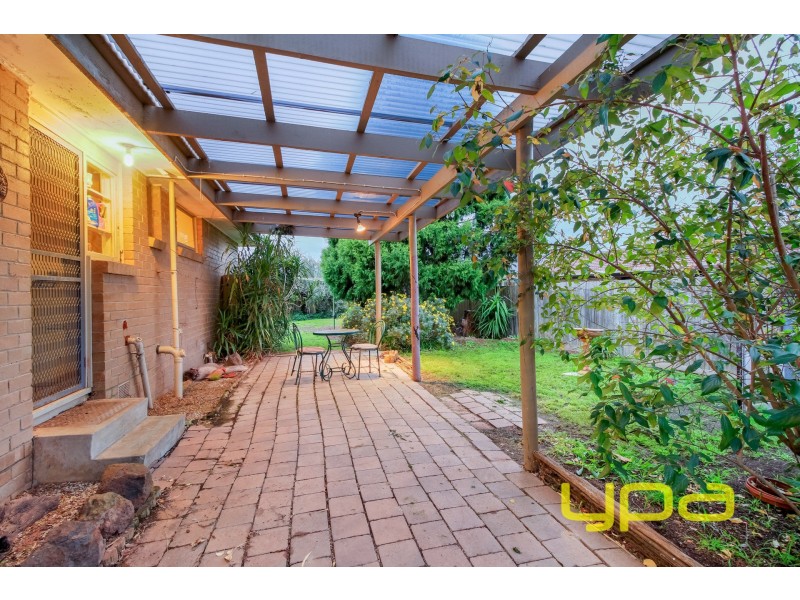 5 Peter Place, Melton West VIC 3337