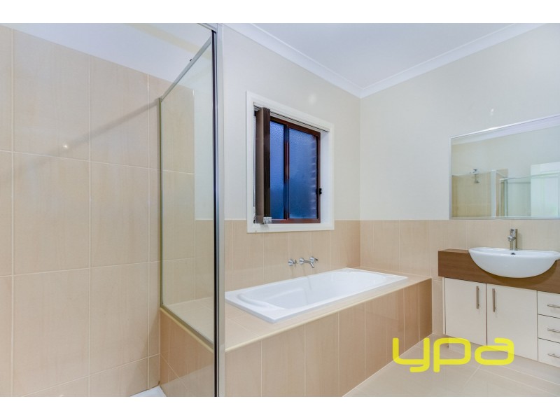 18 Leuca Avenue, Brookfield VIC 3338