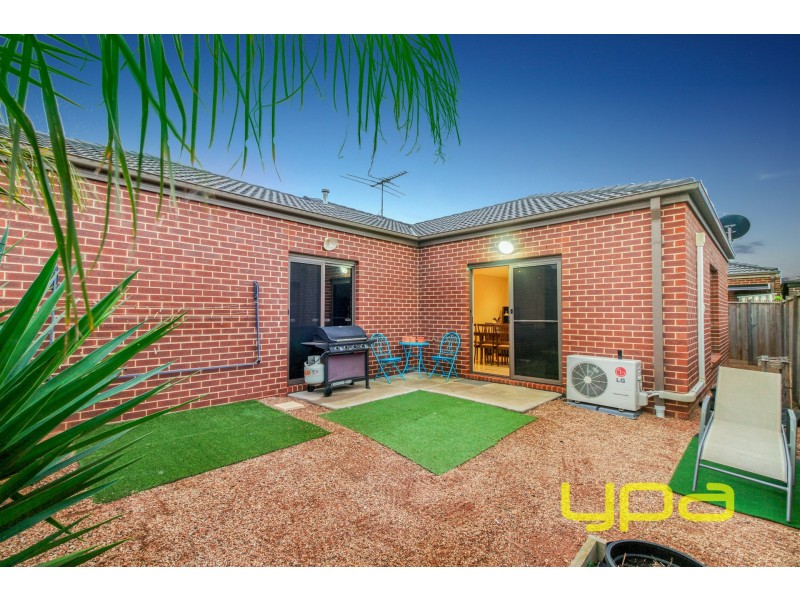 18 Leuca Avenue, Brookfield VIC 3338