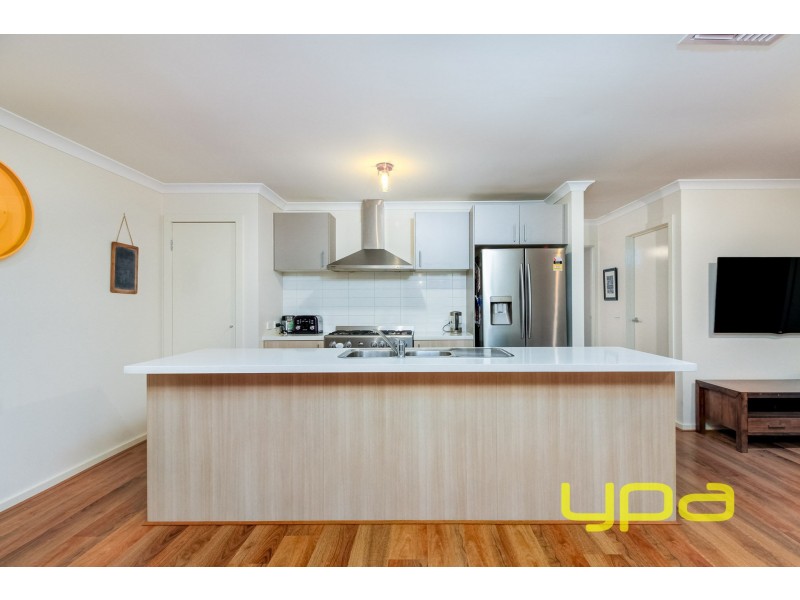 4 Oldbridge Boulevard, Melton South VIC 3338