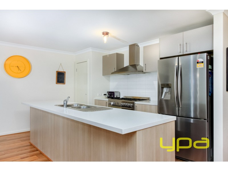 4 Oldbridge Boulevard, Melton South VIC 3338