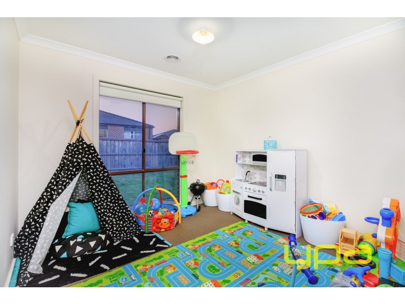 4 Oldbridge Boulevard, Melton South VIC 3338