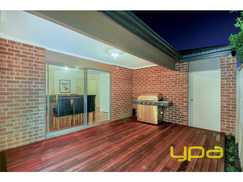 4 Oldbridge Boulevard, Melton South VIC 3338