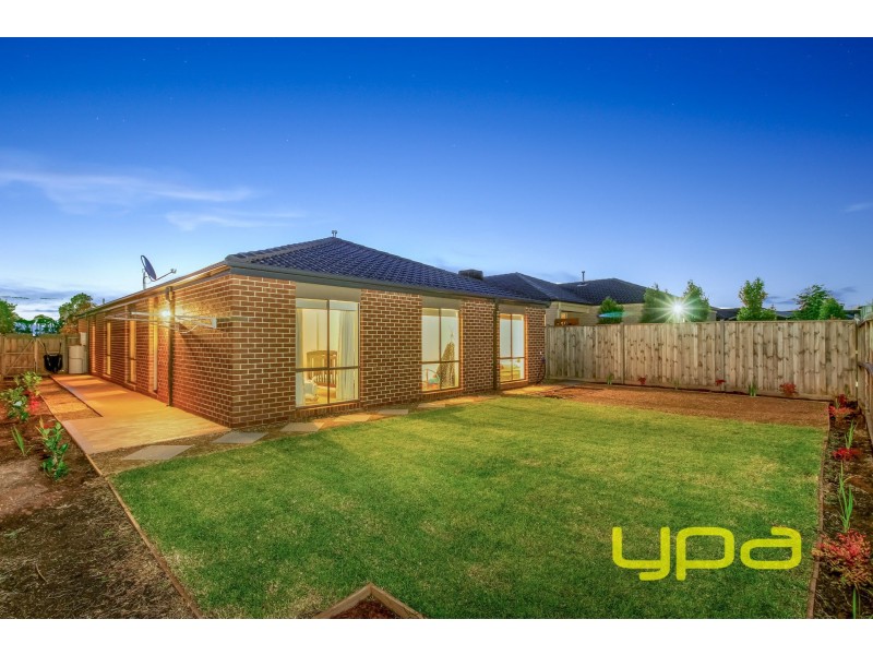 4 Oldbridge Boulevard, Melton South VIC 3338