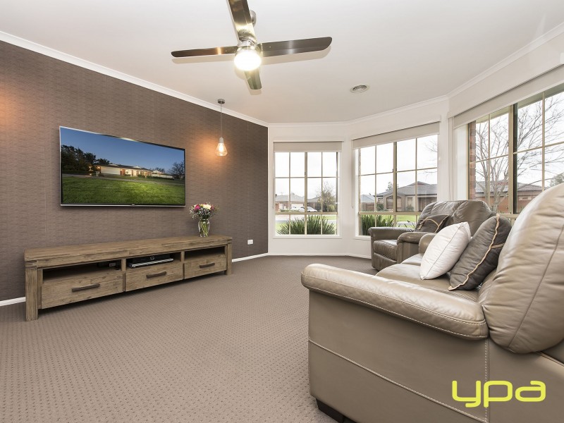 6 Prahn Court, Brookfield VIC 3338