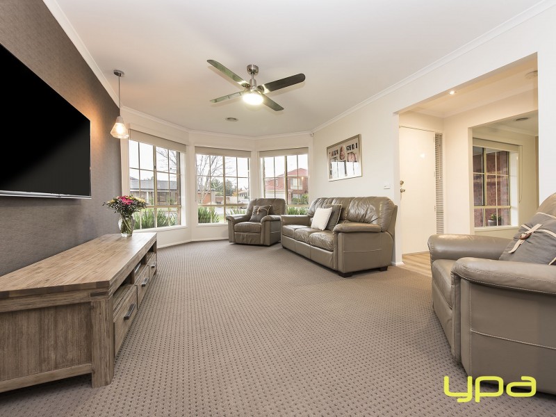 6 Prahn Court, Brookfield VIC 3338