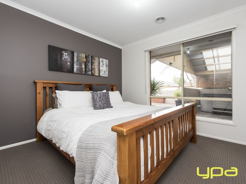 6 Prahn Court, Brookfield VIC 3338