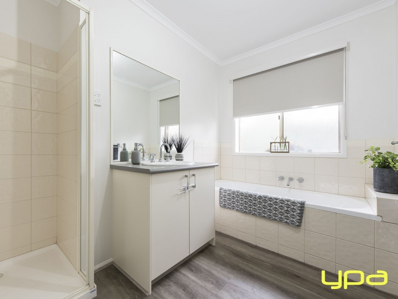 6 Prahn Court, Brookfield VIC 3338