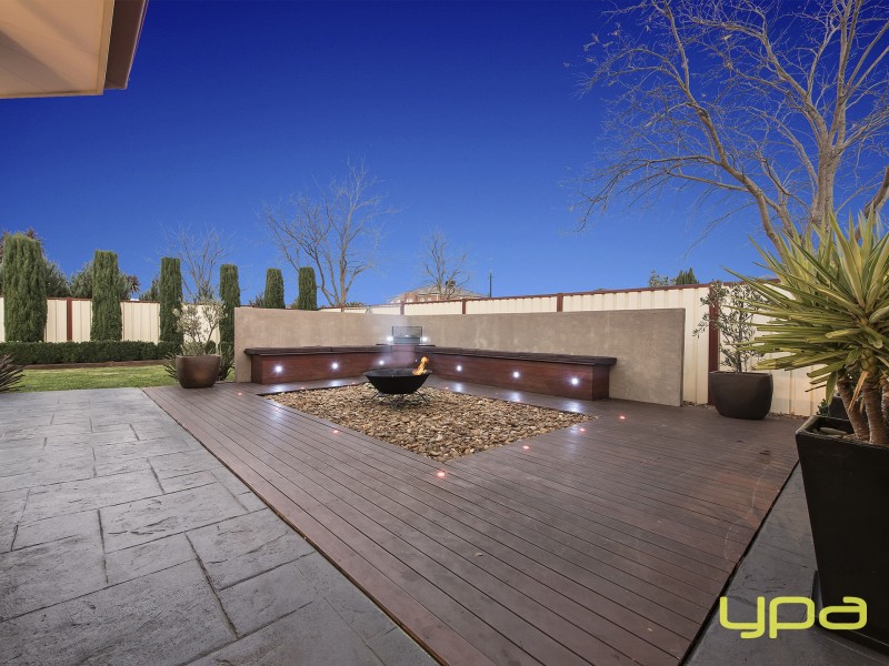 6 Prahn Court, Brookfield VIC 3338