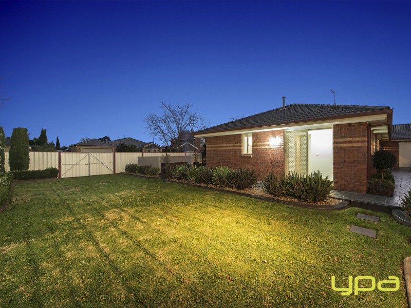 6 Prahn Court, Brookfield VIC 3338