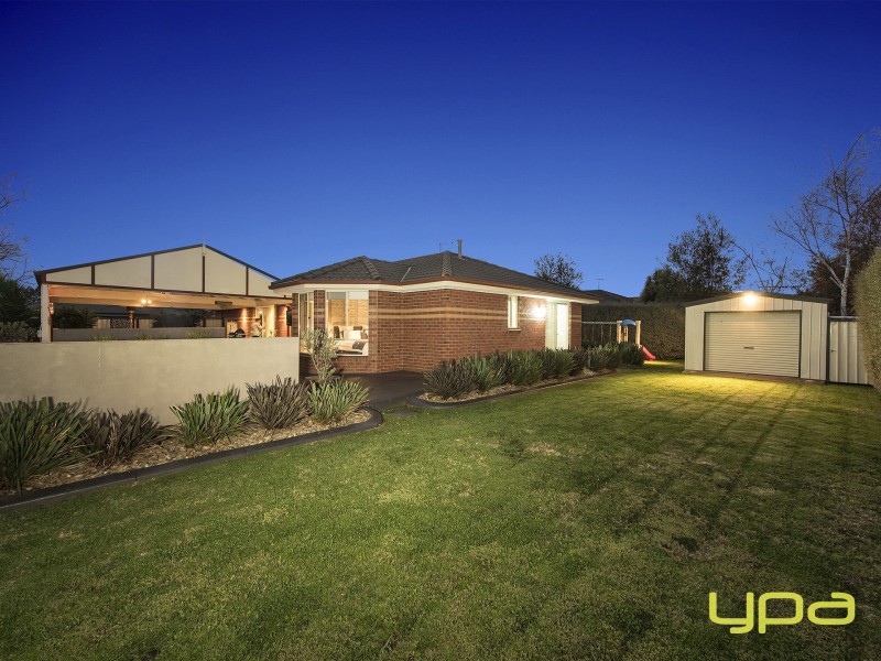 6 Prahn Court, Brookfield VIC 3338