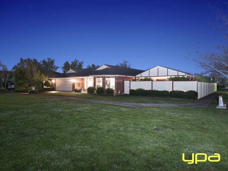 6 Prahn Court, Brookfield VIC 3338