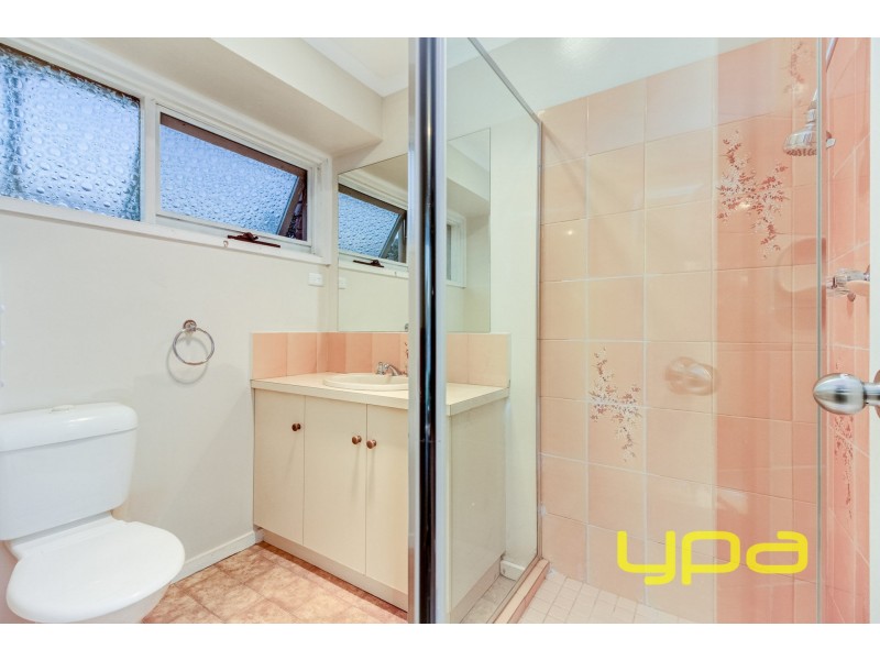 2 Tania Place, Melton West VIC 3337