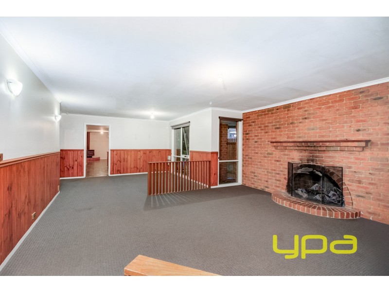 2 Tania Place, Melton West VIC 3337