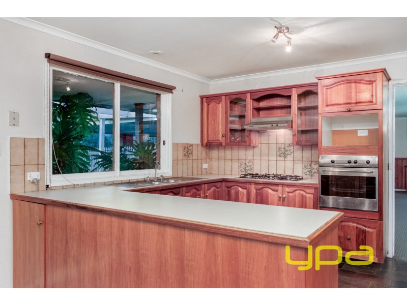 2 Tania Place, Melton West VIC 3337