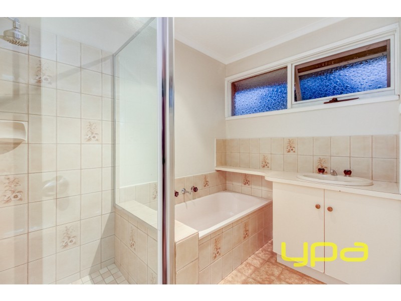 2 Tania Place, Melton West VIC 3337