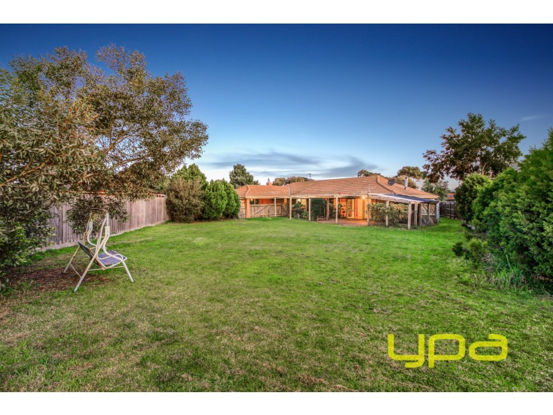 2 Tania Place, Melton West VIC 3337
