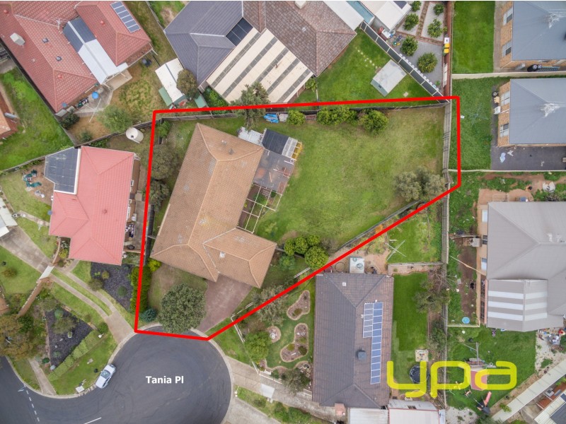 2 Tania Place, Melton West VIC 3337