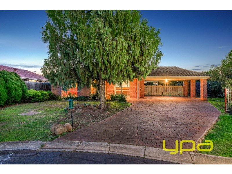 2 Tania Place, Melton West VIC 3337